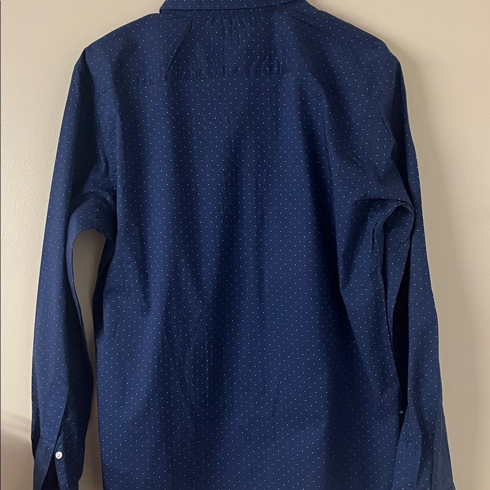 Banana Republic Navy Polkadot untucked shirt with a single pocket. Mens. - Picture 4 of 11